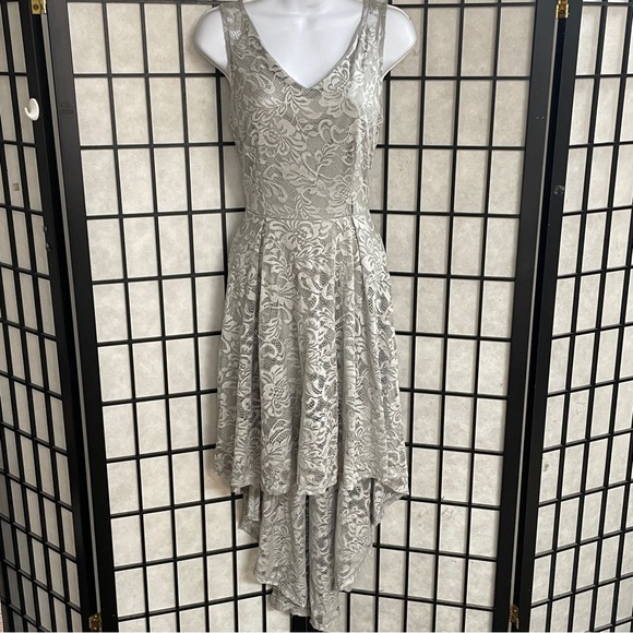 Bery love, ladies floral lace dress size medium - Picture 1 of 9